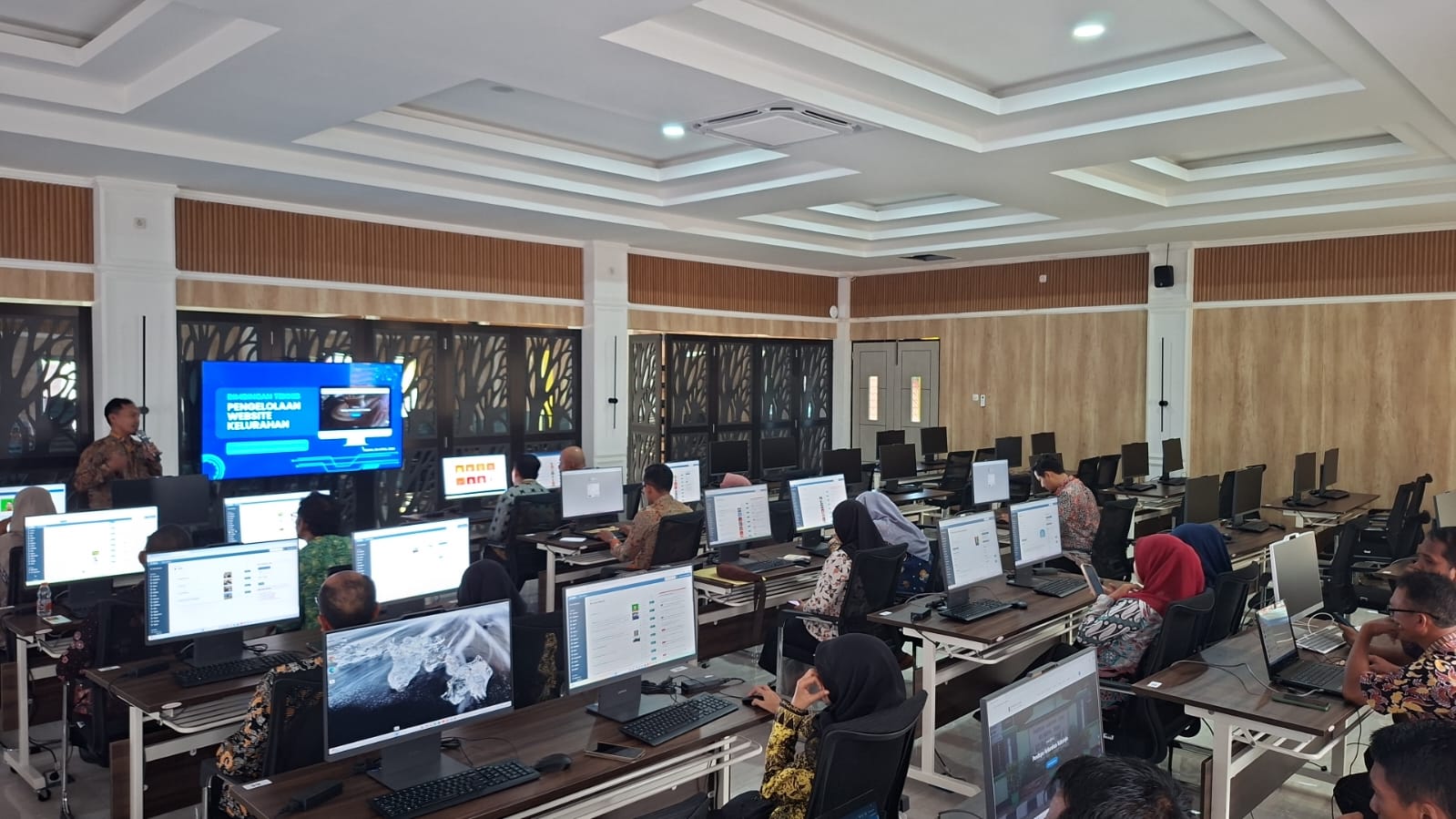 Kelurahan Latsari berpartisipasi dalam Bimbingan Teknis Pengelolaan Website Kelurahan