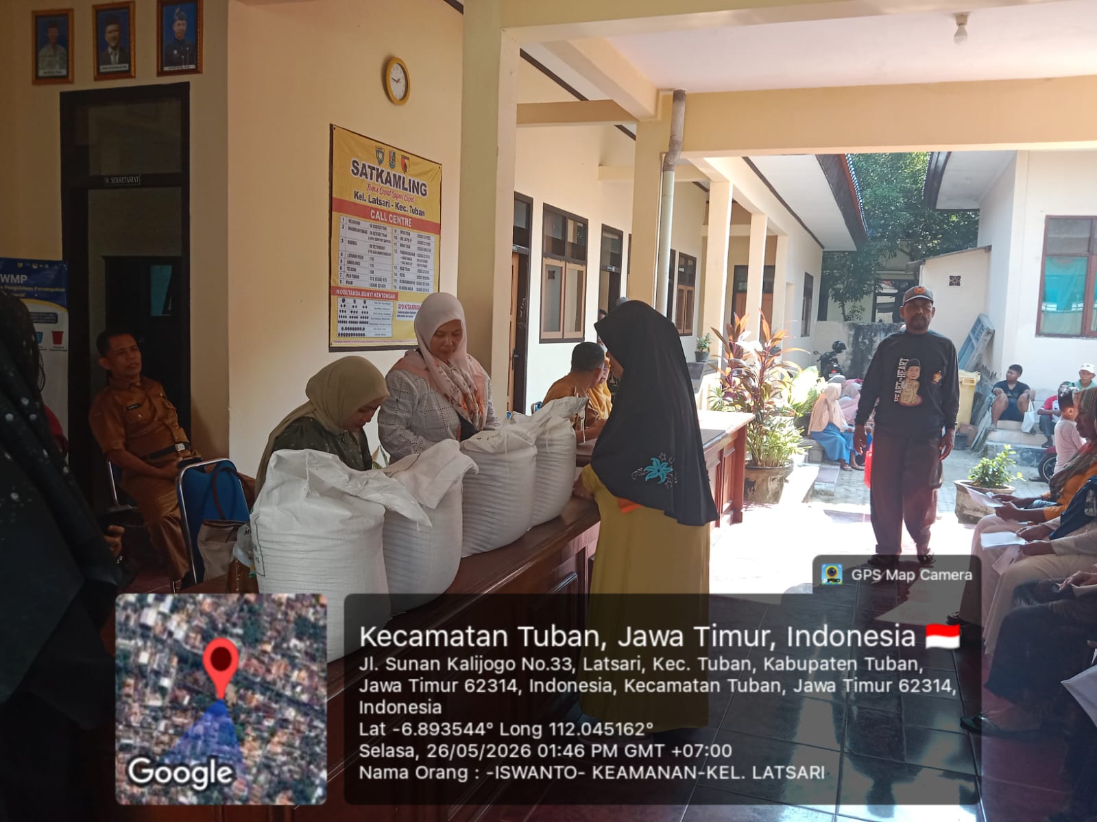 Penyaluran Bantuan Sosial bagi Keluarga Prasejahtera di Kelurahan Latsari Bersama Bulog