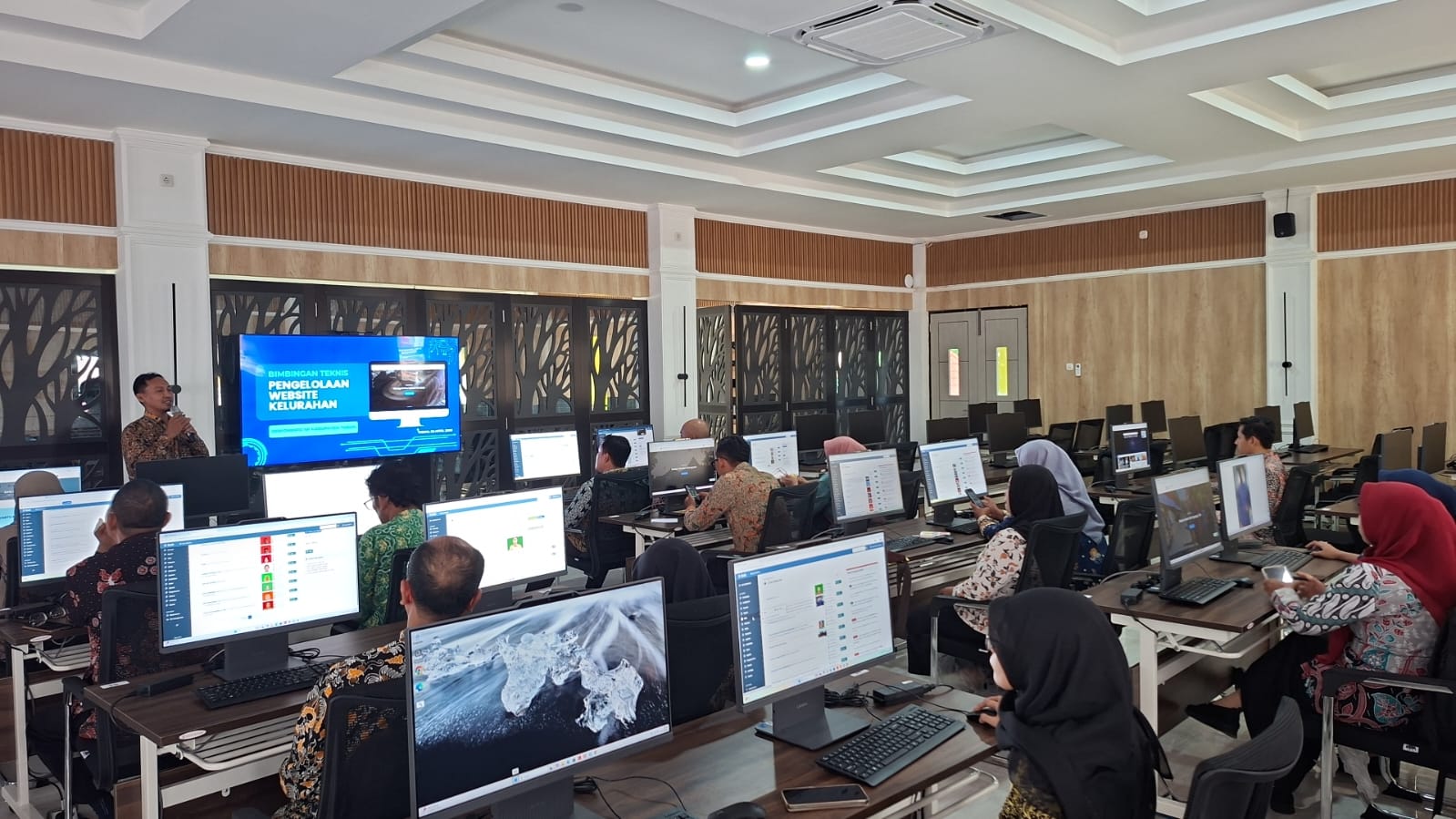 Kelurahan Latsari berpartisipasi dalam Bimbingan Teknis Pengelolaan Website Kelurahan