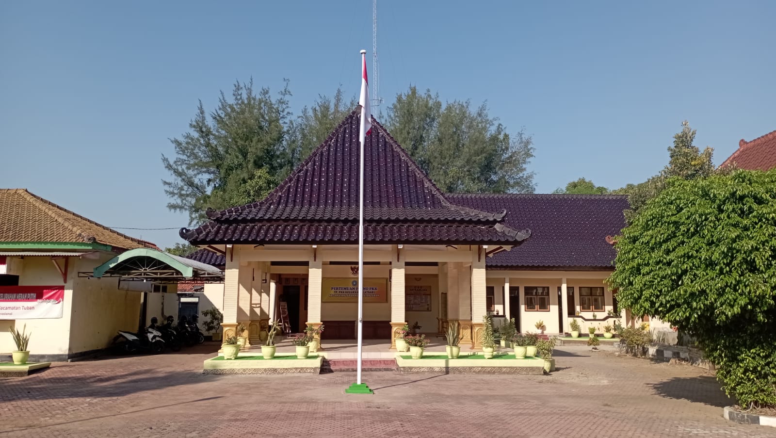 Kantor Lurah Latsari